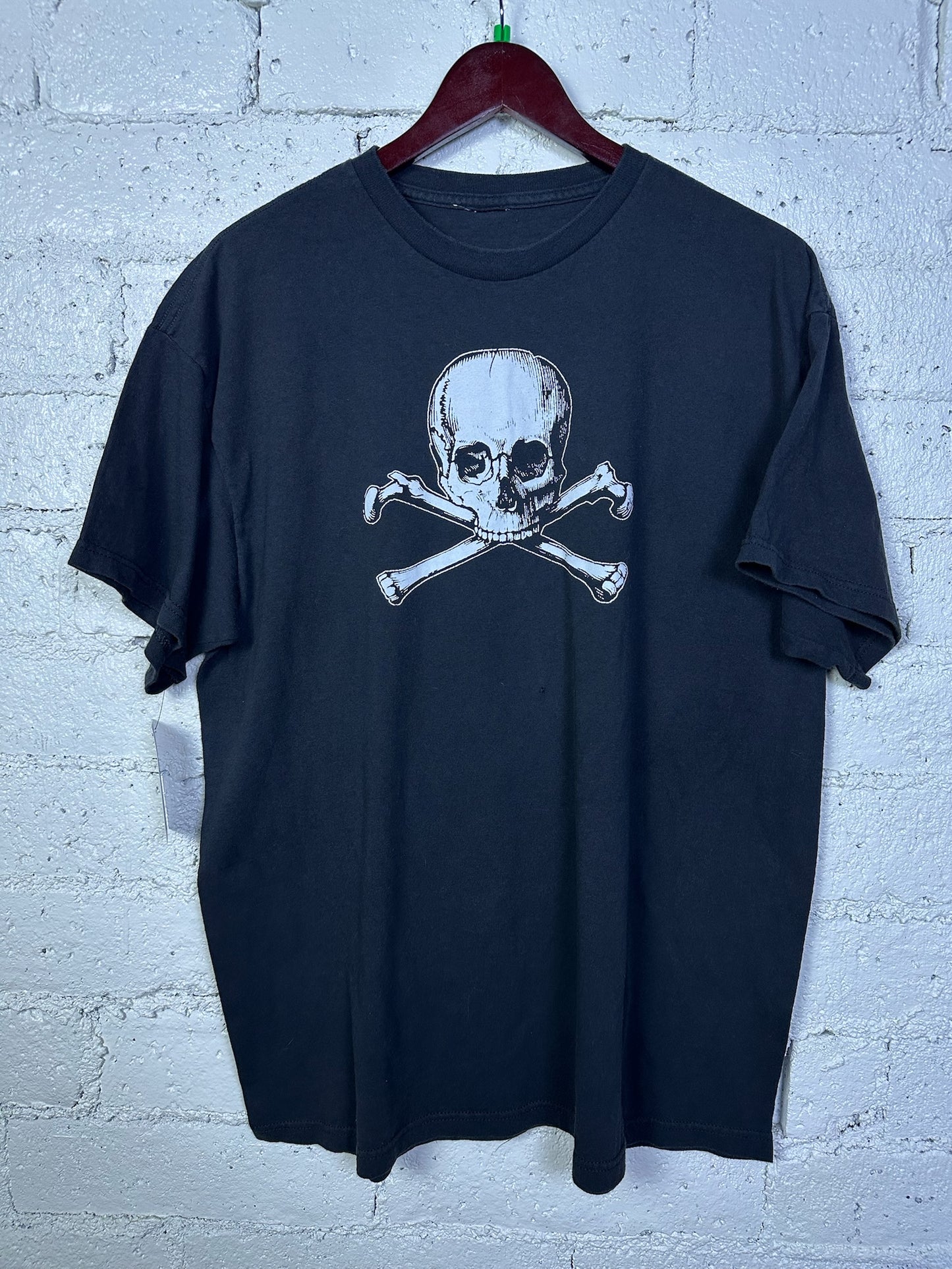 (XL) Skull & Cross Bones T-shirt