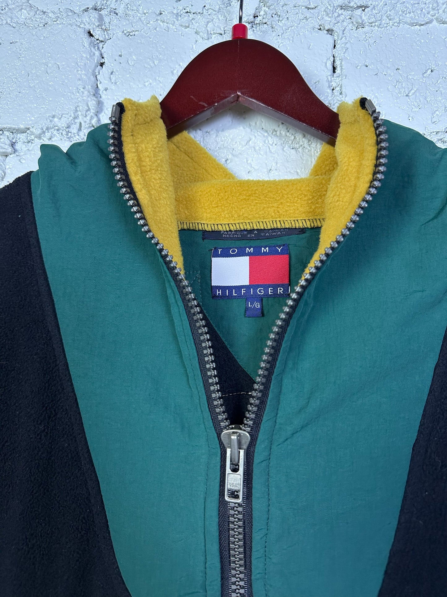 (L) Tommy Hilfiger Oakland A’s quarter zip Fleece